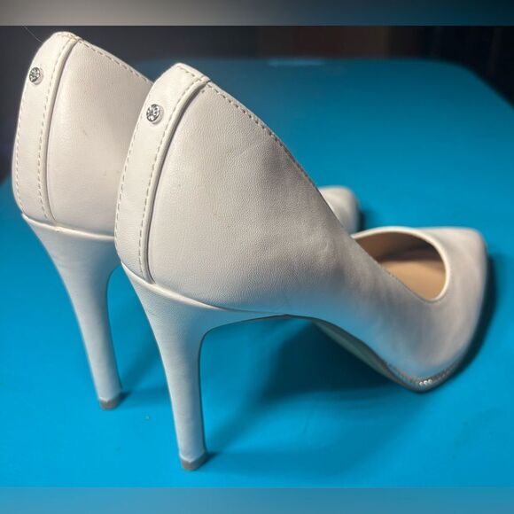 BCBGeneration Hallix Chain Detail Pumps Shoes White & Silver Womens Size 7.5 EPC - Picture 4 of 11